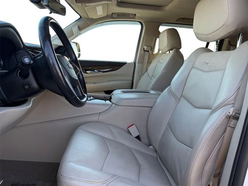 Used 2019 Cadillac Escalade ESV Luxury image 10