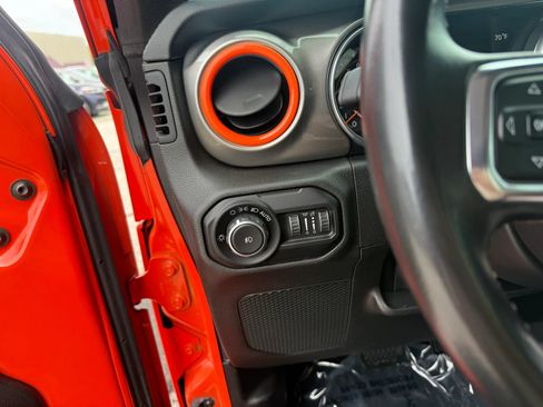 Used 2018 Jeep Wrangler Unlimited Sahara AWD/4WD image 22