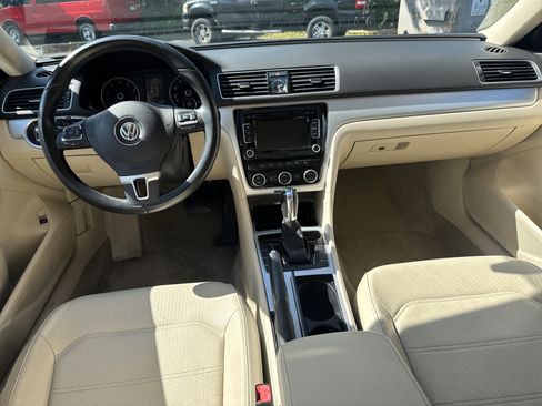 Used 2012 Volkswagen Passat 2.5 SE image 10
