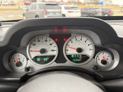 Used 2010 Jeep Wrangler Unlimited Sahara image 21