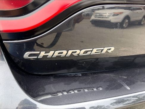 Used 2017 Dodge Charger SXT w/ Driver Confidence Group image 10