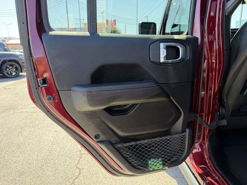 Used 2021 Jeep Gladiator Rubicon AWD/4WD image 17