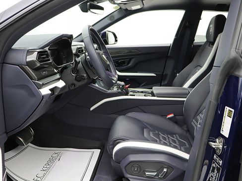 Used 2025 Lamborghini Urus SE AWD/4WD image 45