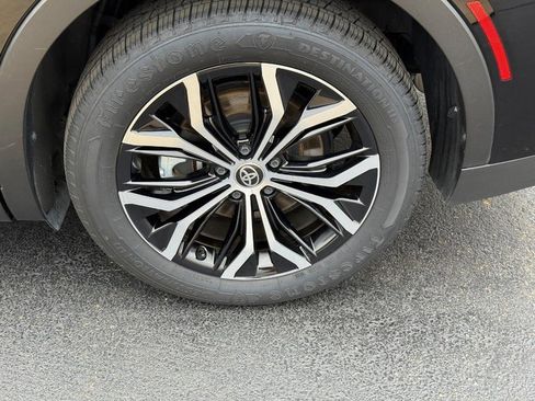 Used 2024 Toyota Crown image 7