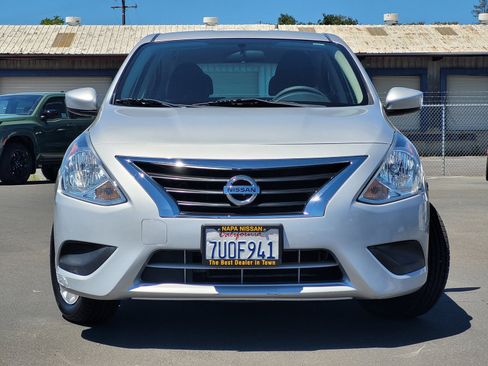 Certified 2016 Nissan Versa SV FWD image 2