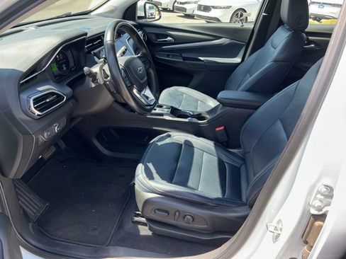 Used 2023 Chevrolet Bolt EUV Premier w/ Sun & Sound Package FWD image 2