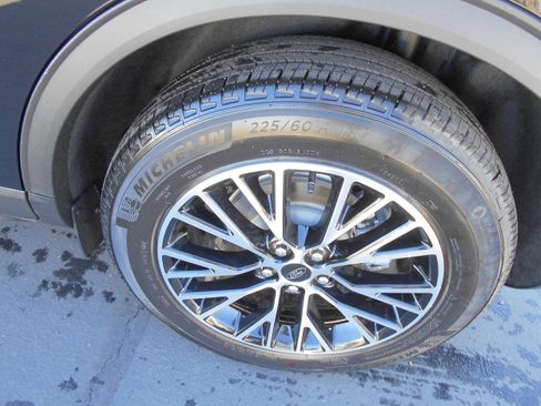 Used 2025 Ford Escape SE w/ PHEV Premium Package image 13