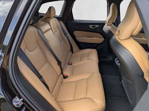 Used 2022 Volvo XC60 B6 Inscription w/ Climate Package AWD/4WD image 18