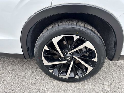 Used 2023 Mitsubishi Outlander SE image 6