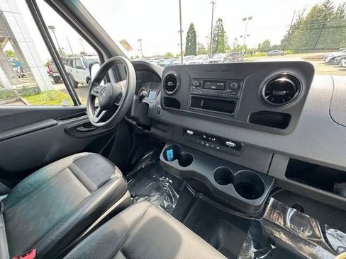 Used 2021 Mercedes-Benz Sprinter 2500 image 16