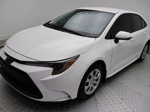 Certified 2025 Toyota Corolla LE image 2