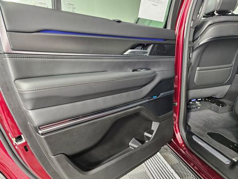 New 2026 Jeep Grand Wagoneer Summit image 32