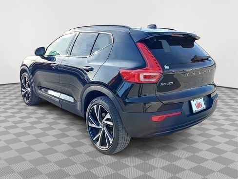 Used 2022 Volvo XC40 T5 R-Design w/ Advanced Package image 7
