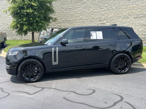 Used 2024 Land Rover Range Rover Long Wheelbase SE AWD/4WD image 4