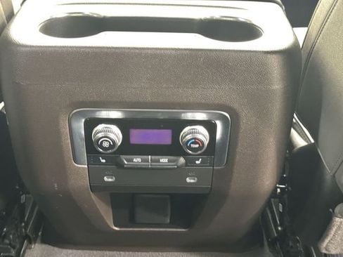 Used 2022 GMC Yukon SLT w/ SLT Premium Package image 22