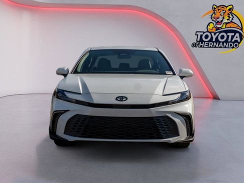 Used 2026 Toyota Camry SE image 2