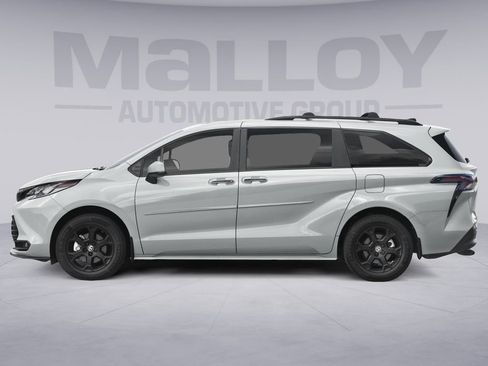 New 2026 Toyota Sienna XLE Woodland Edition AWD/4WD image 3