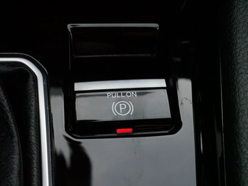 Used 2023 Jeep Compass Limited image 28