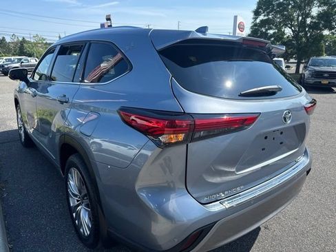 Certified 2023 Toyota Highlander Platinum AWD/4WD image 6