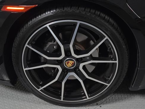 Used 2022 Porsche Taycan RWD image 9