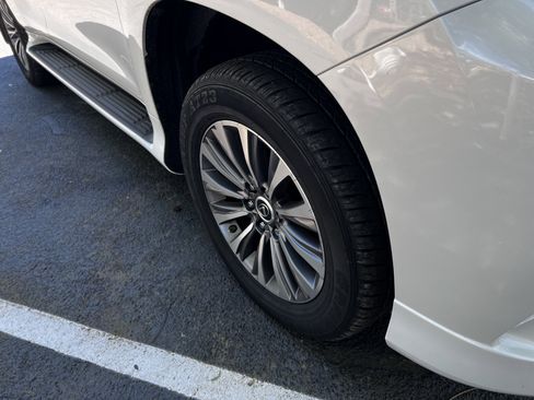 Used 2020 Lexus GX 460 Luxury w/ Accessory Package image 11