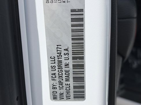 Used 2024 Jeep Wrangler Rubicon w/ Technology Group image 33