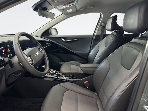 Used 2024 Kia Niro EX w/ EX Cold Weather Package image 9