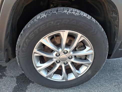 Used 2020 Jeep Cherokee Latitude Plus w/ Cold Weather Group image 8