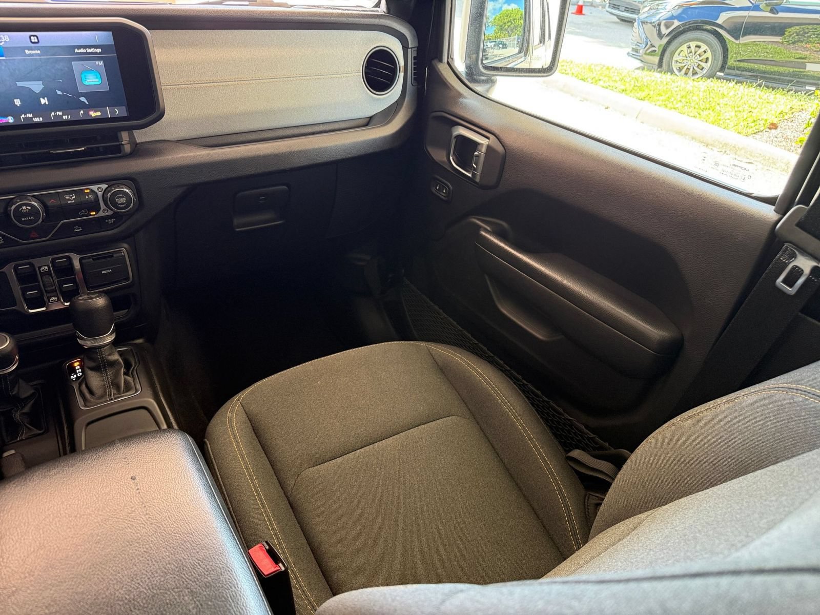 Used 2025 Jeep Wrangler Unlimited Sport AWD/4WD image 33