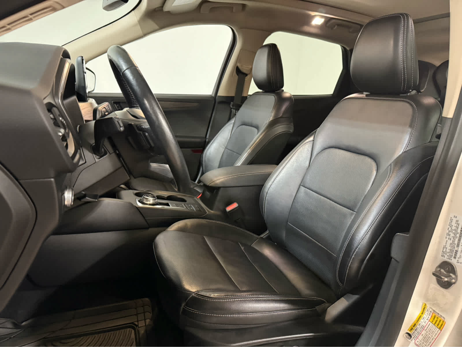 Used 2020 Ford Escape Titanium AWD/4WD image 13