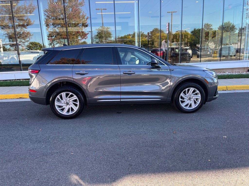 Used 2025 Lincoln Corsair AWD image 9
