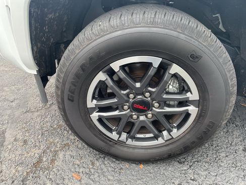 Used 2025 Toyota Tacoma TRD Sport image 64