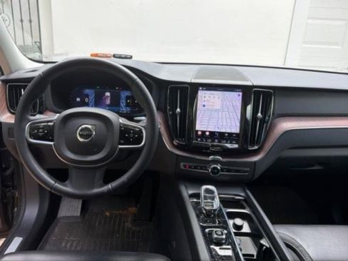 Used 2023 Volvo XC60 B5 Ultimate FWD image 4