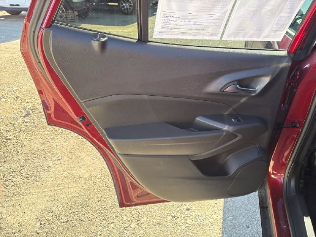 Used 2025 Chevrolet Trax LT FWD image 20