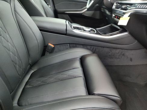 Used 2026 BMW X5 xDrive40i w/ M Sport Package image 25