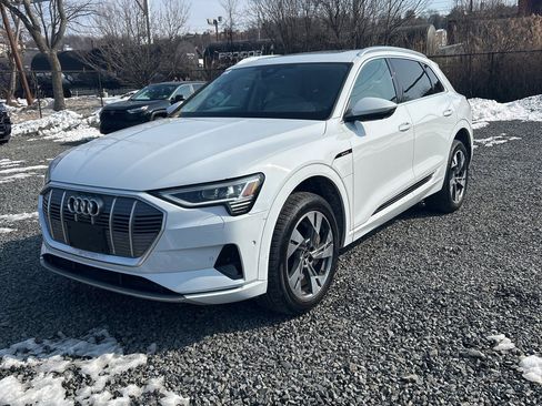 Used 2022 Audi e-tron Premium Plus w/ Premium Plus Package image 2