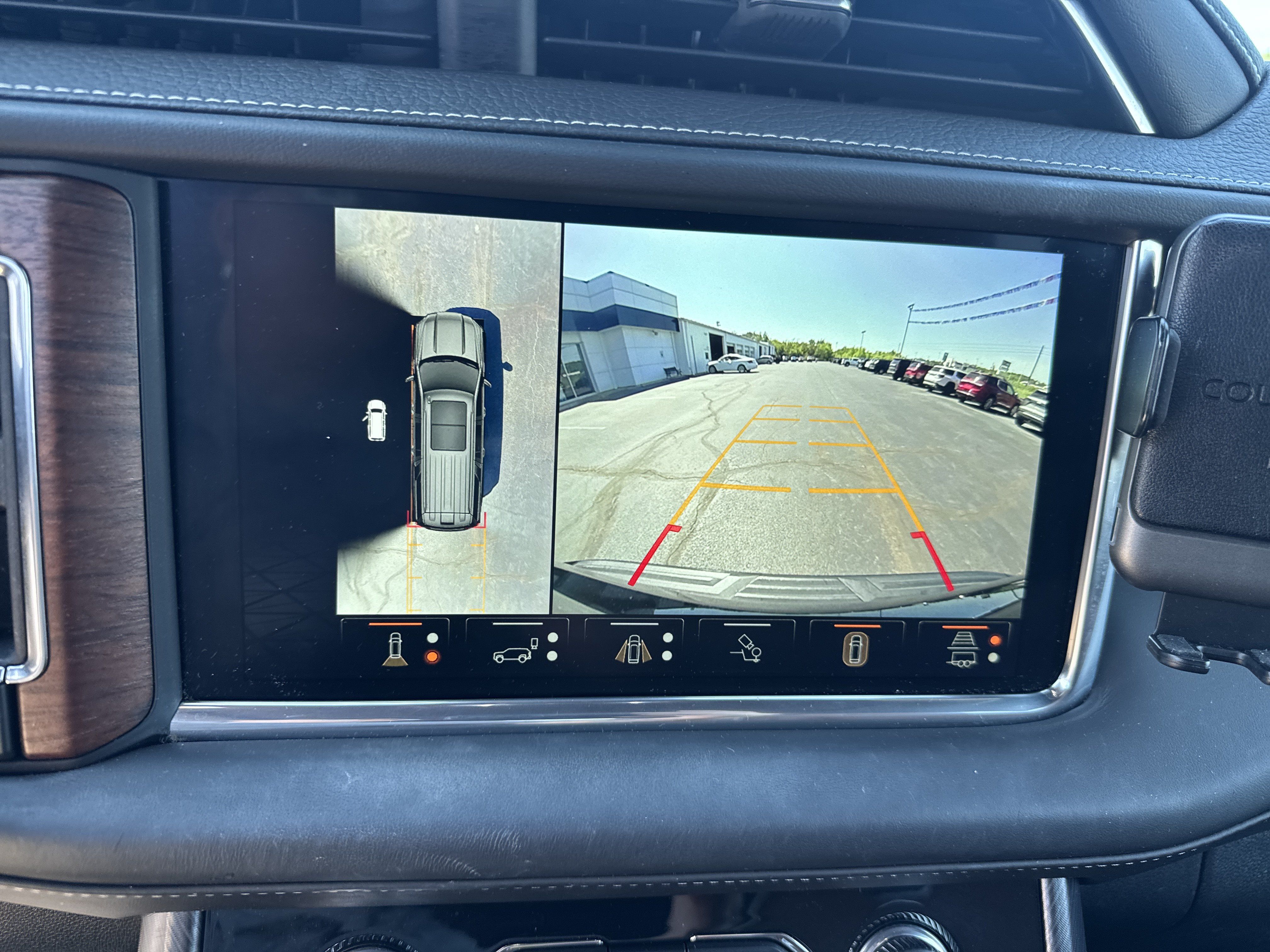 Used 2023 GMC Yukon Denali Ultimate AWD/4WD image 27