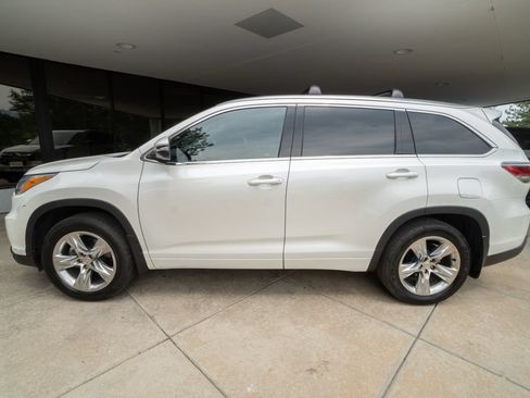 Used 2014 Toyota Highlander Limited Platinum AWD/4WD image 4