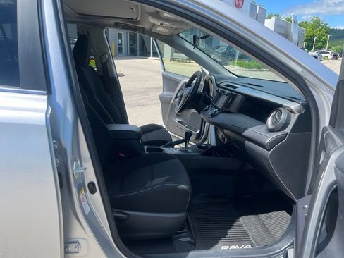 Used 2016 Toyota RAV4 XLE AWD/4WD image 14