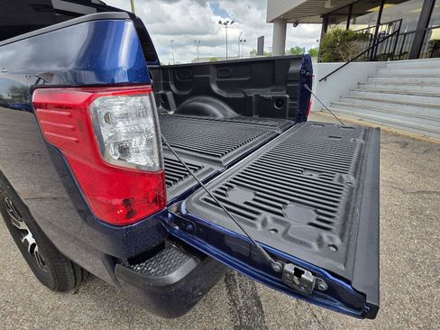 Used 2021 Nissan Titan SV AWD/4WD image 31