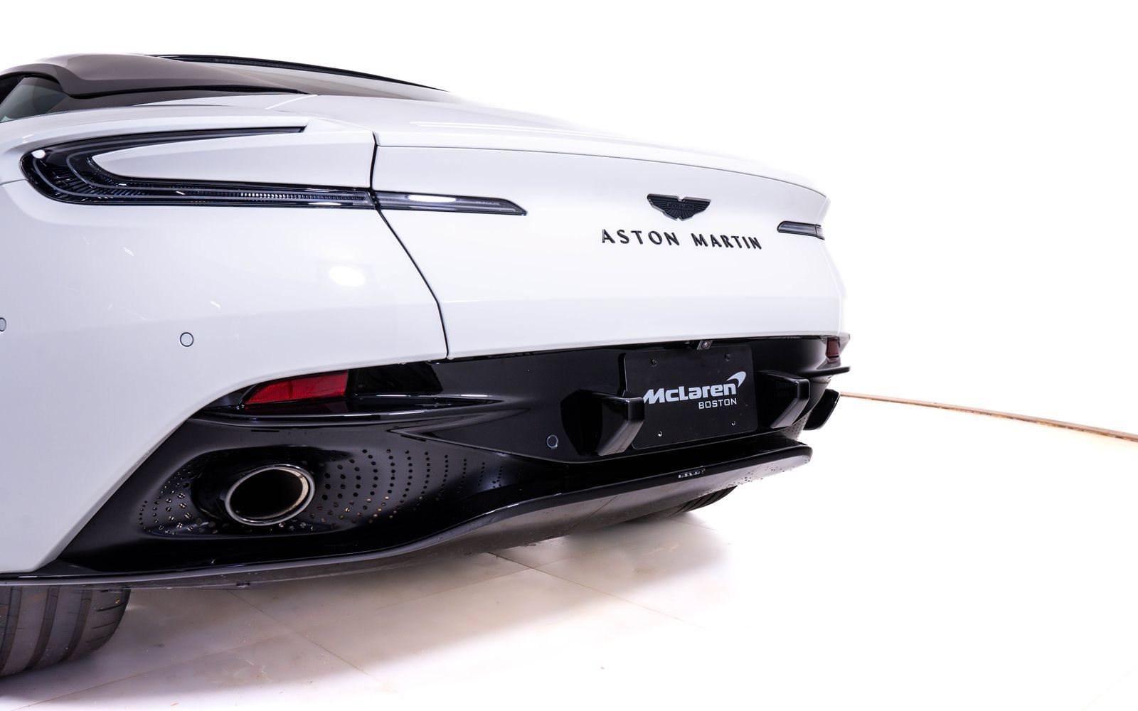 Used 2025 Aston Martin DB12 Coupe RWD image 11