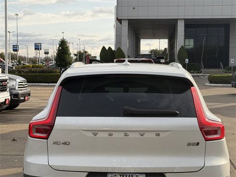 Used 2023 Volvo XC40 B5 Plus w/ Driver Assist Package image 6