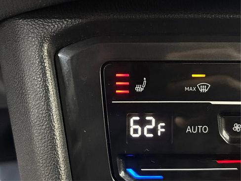 Used 2022 Volkswagen Tiguan SE image 44