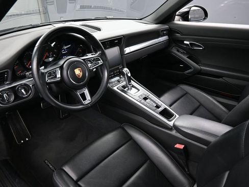 Certified 2017 Porsche 911 Targa 4 AWD/4WD image 4