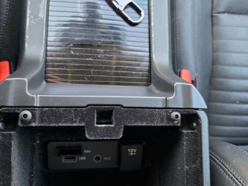 Used 2018 Land Rover Discovery Sport HSE Luxury image 28