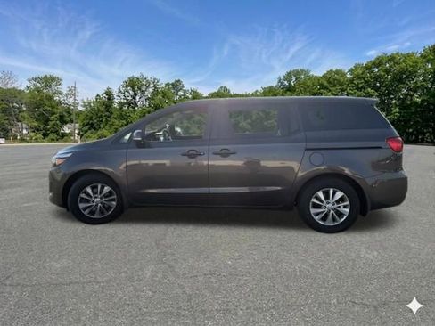 Used 2018 Kia Sedona LX FWD image 5