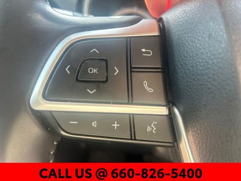 Used 2022 Toyota Highlander XLE AWD/4WD image 13