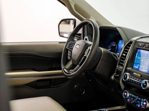 Used 2020 Ford Expedition XLT w/ Equipment Group 202A image 8