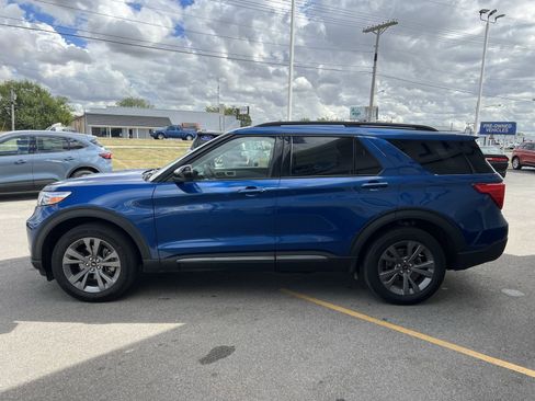 Used 2023 Ford Explorer XLT w/ Equipment Group 202A image 4