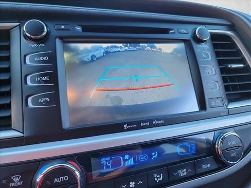 Used 2018 Toyota Highlander XLE AWD/4WD image 18